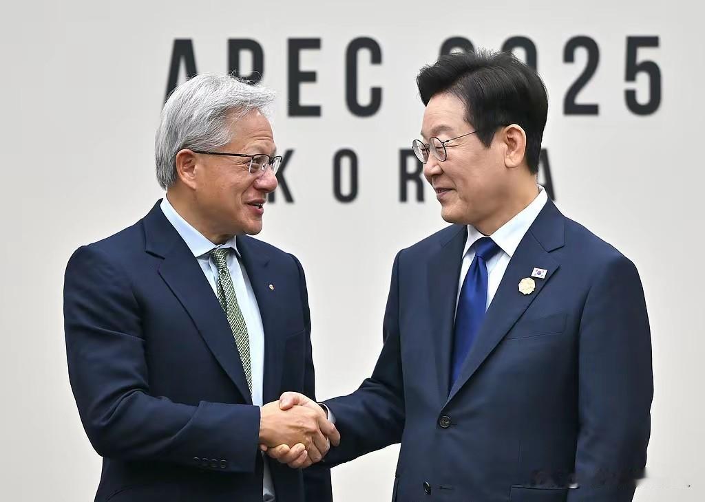哈哈，看来
李在明又要被黄仁勋忽悠了？
据悉：英伟达将助力韩国打造亚太“AI之都