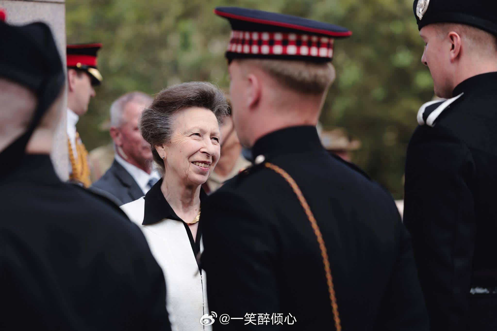 英国王室[超话]  【补图】2025年11月9日，安妮长公主和蒂莫西劳伦斯爵士在