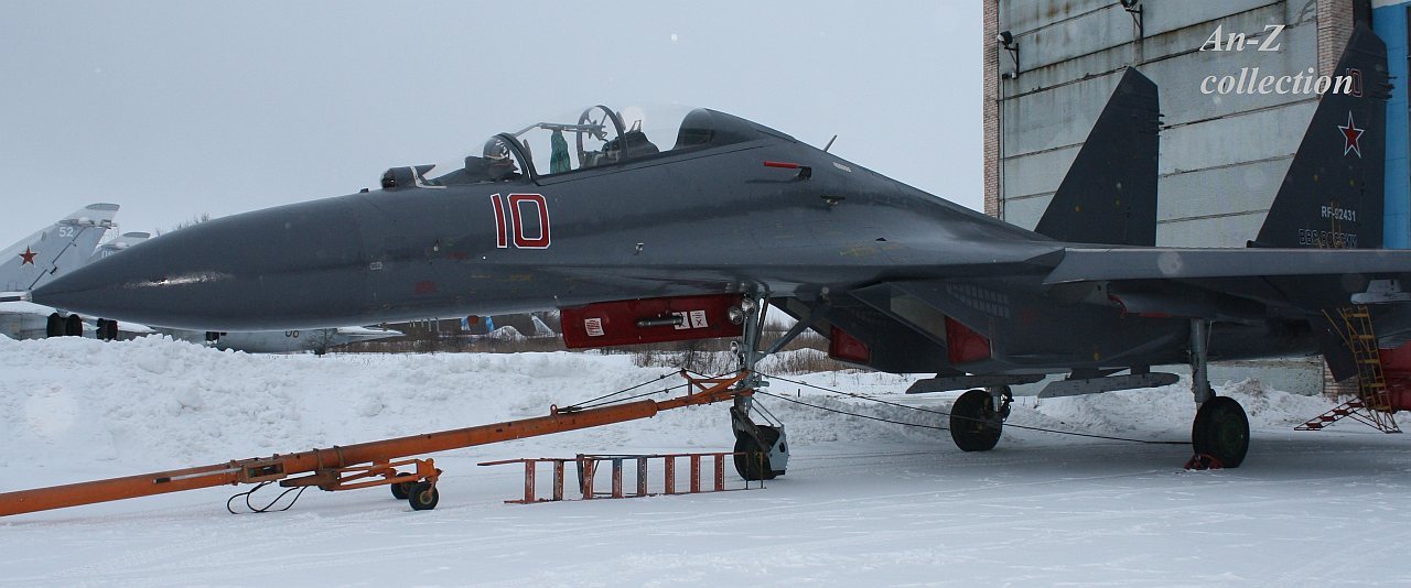 苏霍伊影像集  Su-27UB，“红 10”， RF-92431，制造于1991