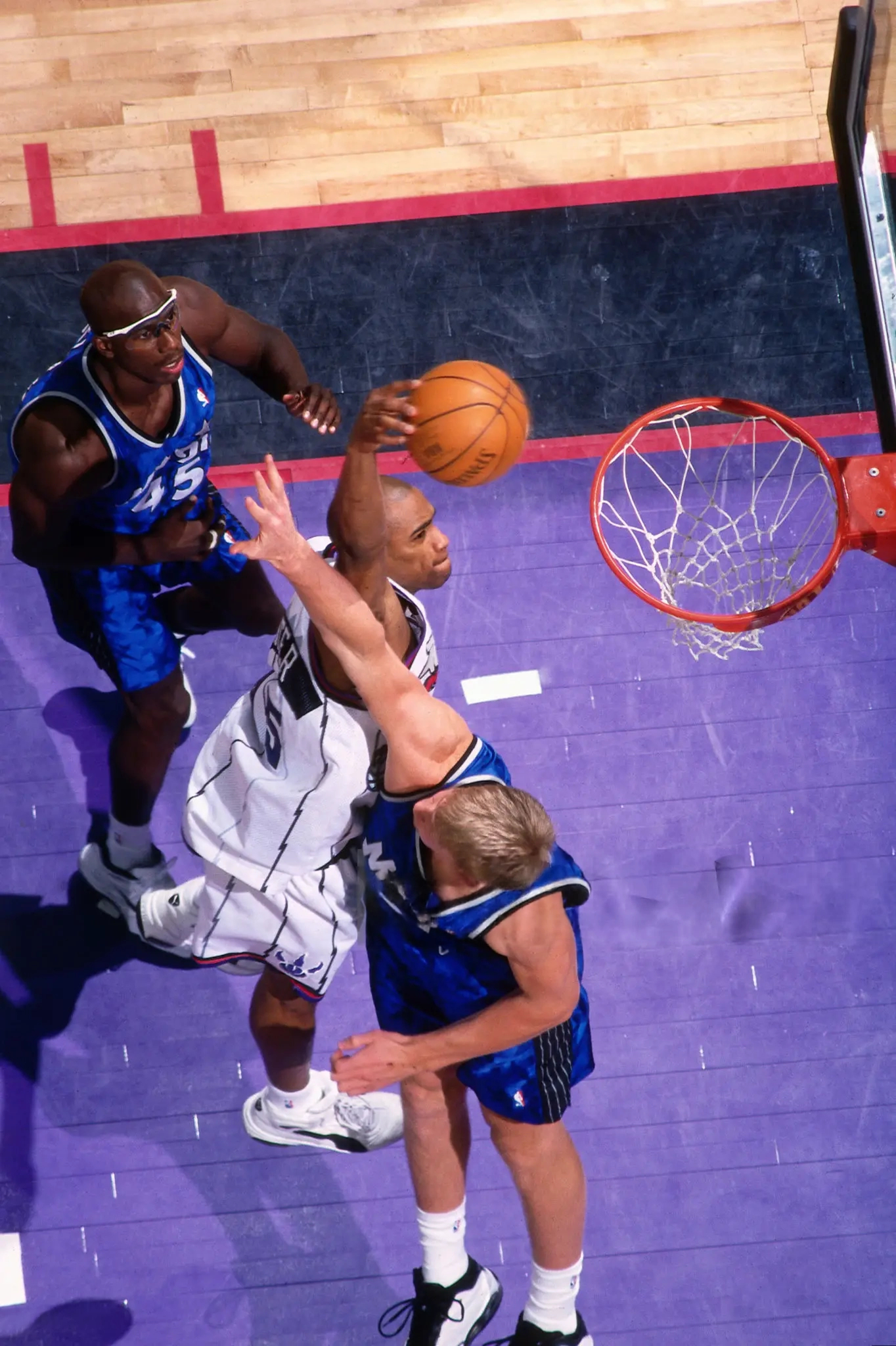 Vince Carter 一言不合就就往里塞文斯卡特