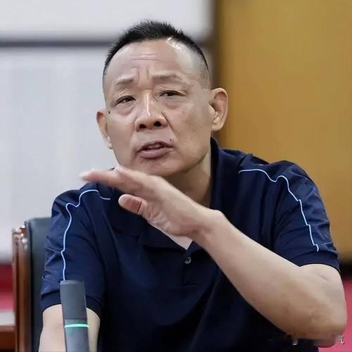 听于东来一席话，醍醐灌顶，别把利用员工，说成是安排就业
 
刷到于东来的演讲，越