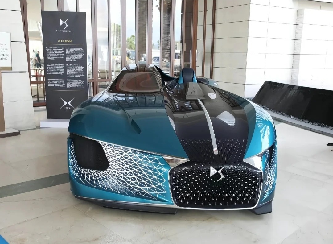 每次看到这货都要被震惊，太抽象了车东车西 ​​​