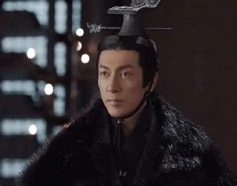 公元前259年，邯郸。一个刚出生的婴儿连亲爹的姓都不敢用，只能跟着妈姓赵，叫赵政