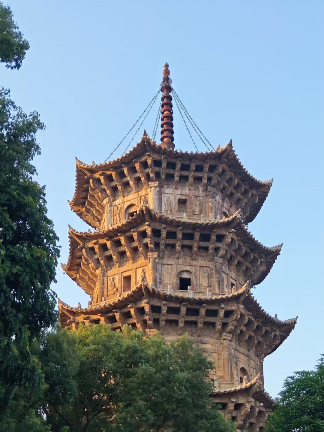 在父亲的葬礼上，我明白了什么叫做家族业力。我已经做命理咨询师两三年了，按理说应该