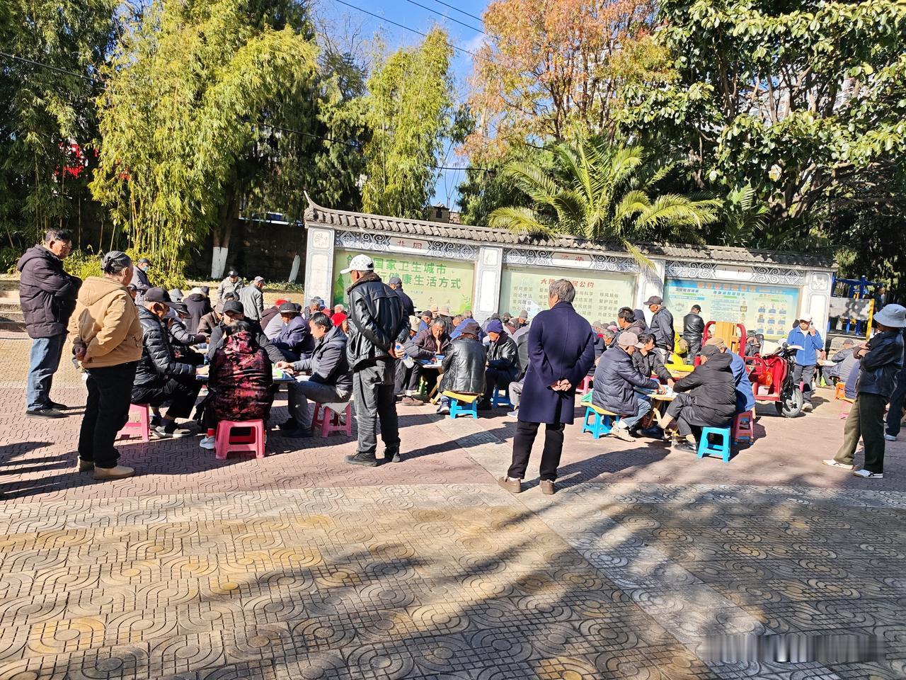 颇受老年人欢迎的大理市西洱河河滨公园麻将滩能维持多久？
麻将是中国传统的大众化娱