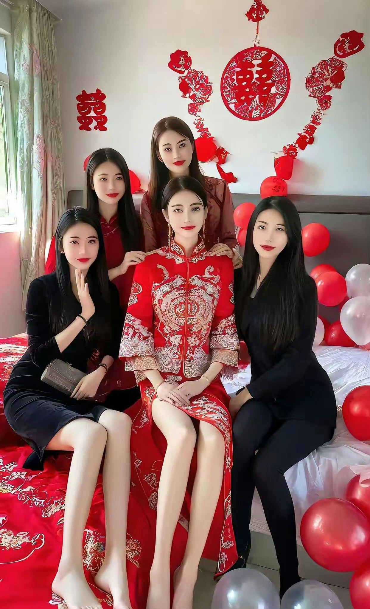 不得不说，这四个伴娘真的有点喧宾夺主了，难怪新郎频频看表，显得有些尴尬呢。  