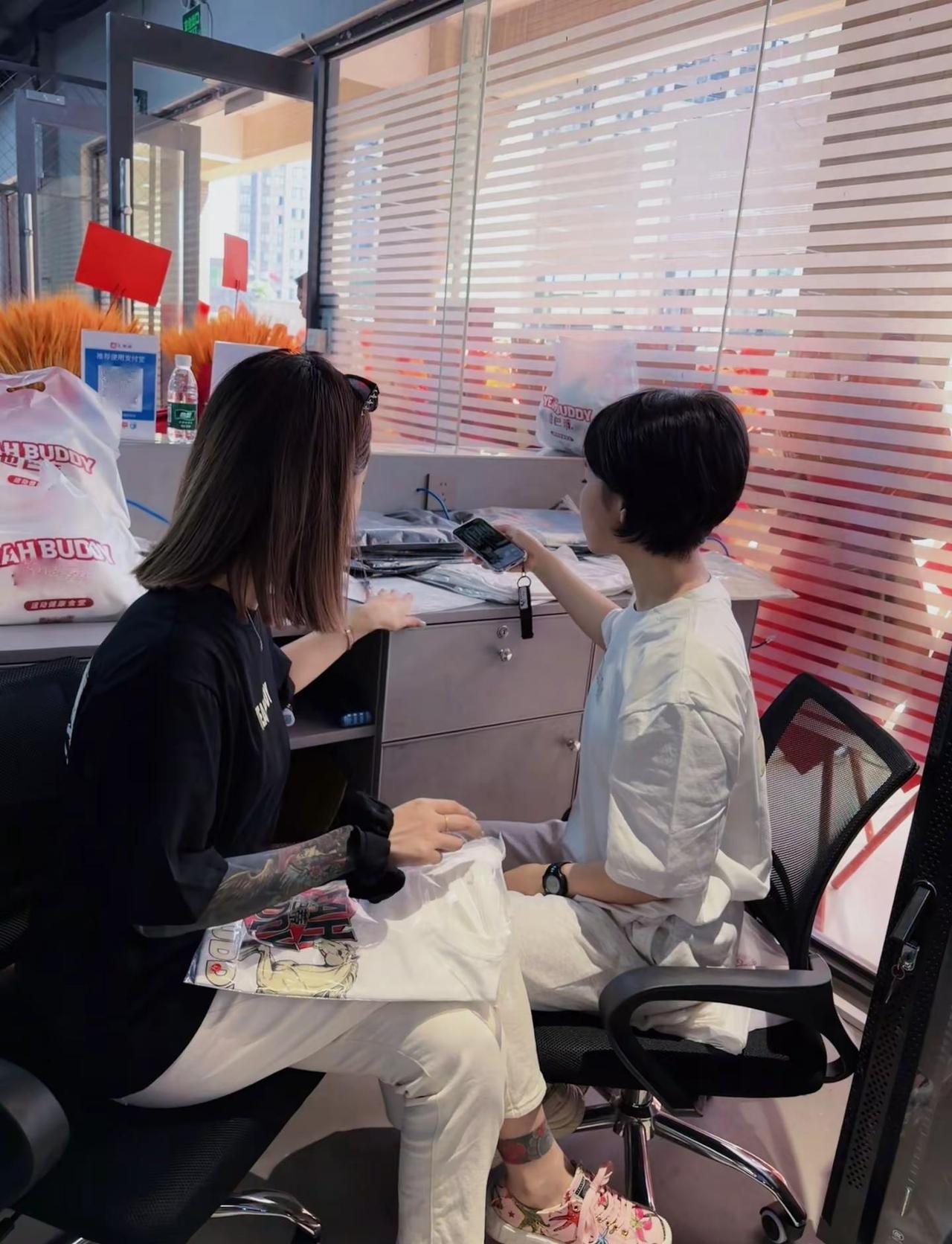 好好干争取买条碎花裙 也感受一下Polo杉的深情polo衫