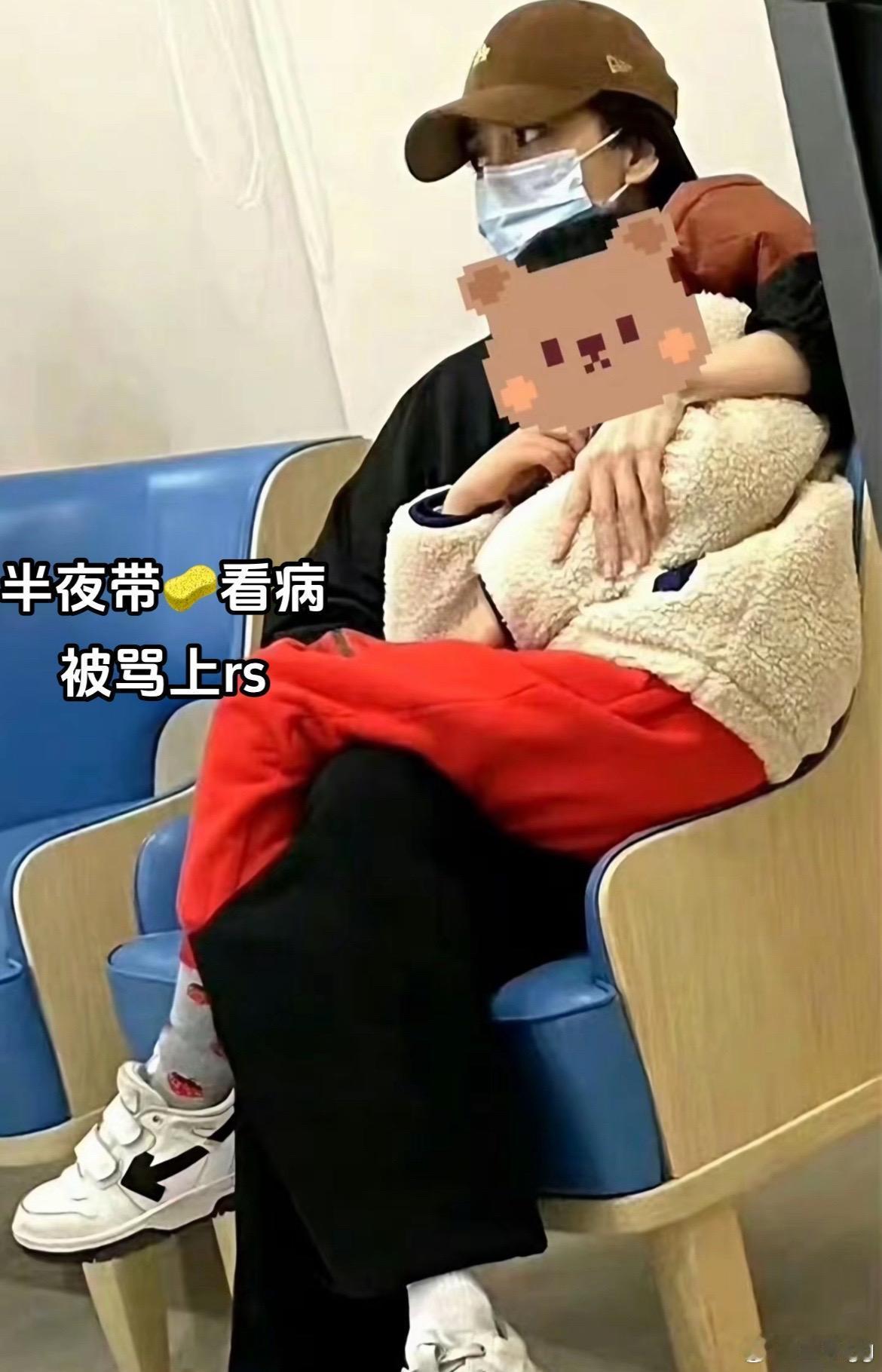 真的很不理解，她带孩子看病的时候 他在和女朋友约会，她被说炒作，他却被夸好男人…