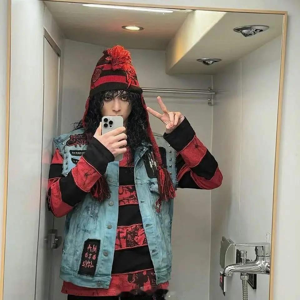 王鹤棣这穿搭我真的看不懂了啊 