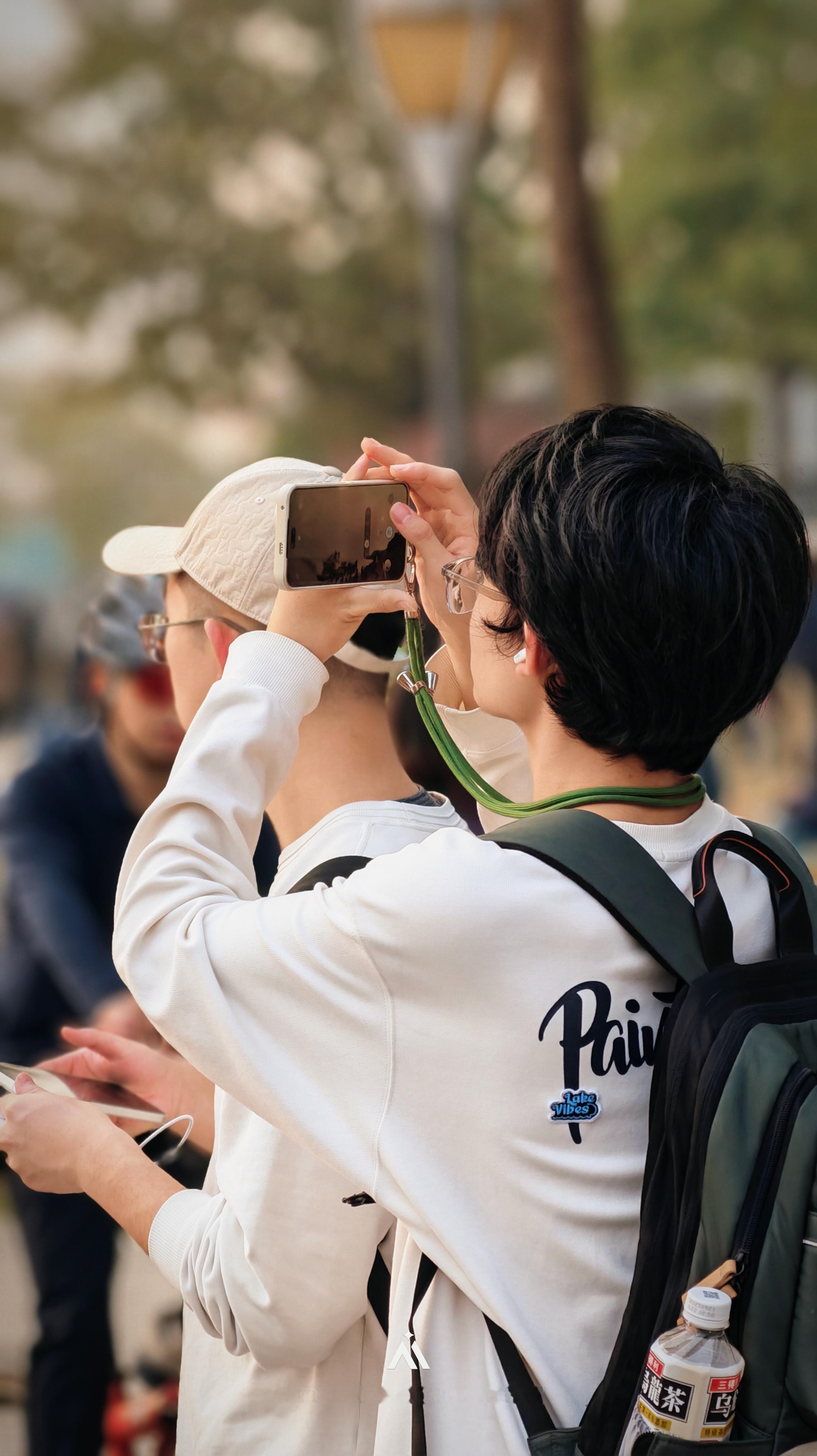 知道为啥各大手机品牌要死磕影像系统了吧，如果你不知道，就让你产品经理来深圳湾走一