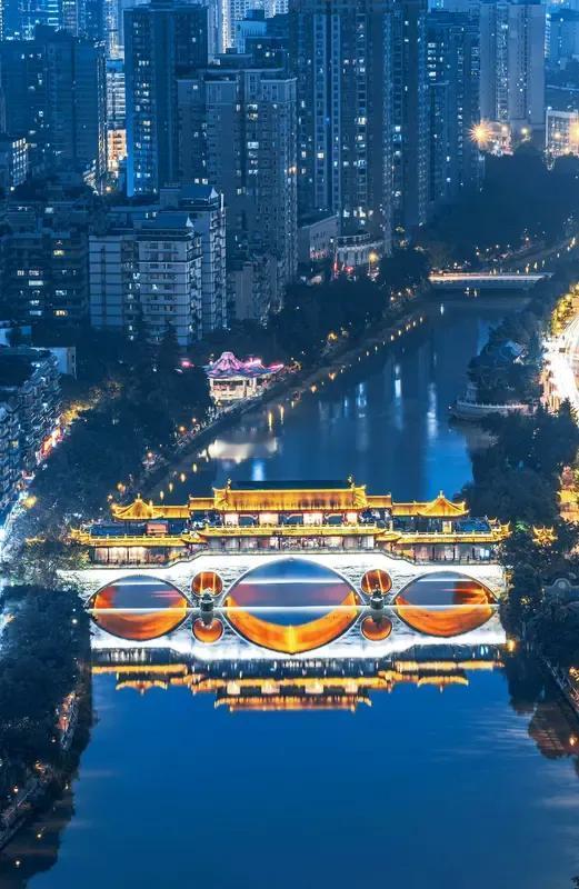 旅行必达的中国十大城市：
1、成都
2、重庆
3、北京
4、昆明
5、大理
6、