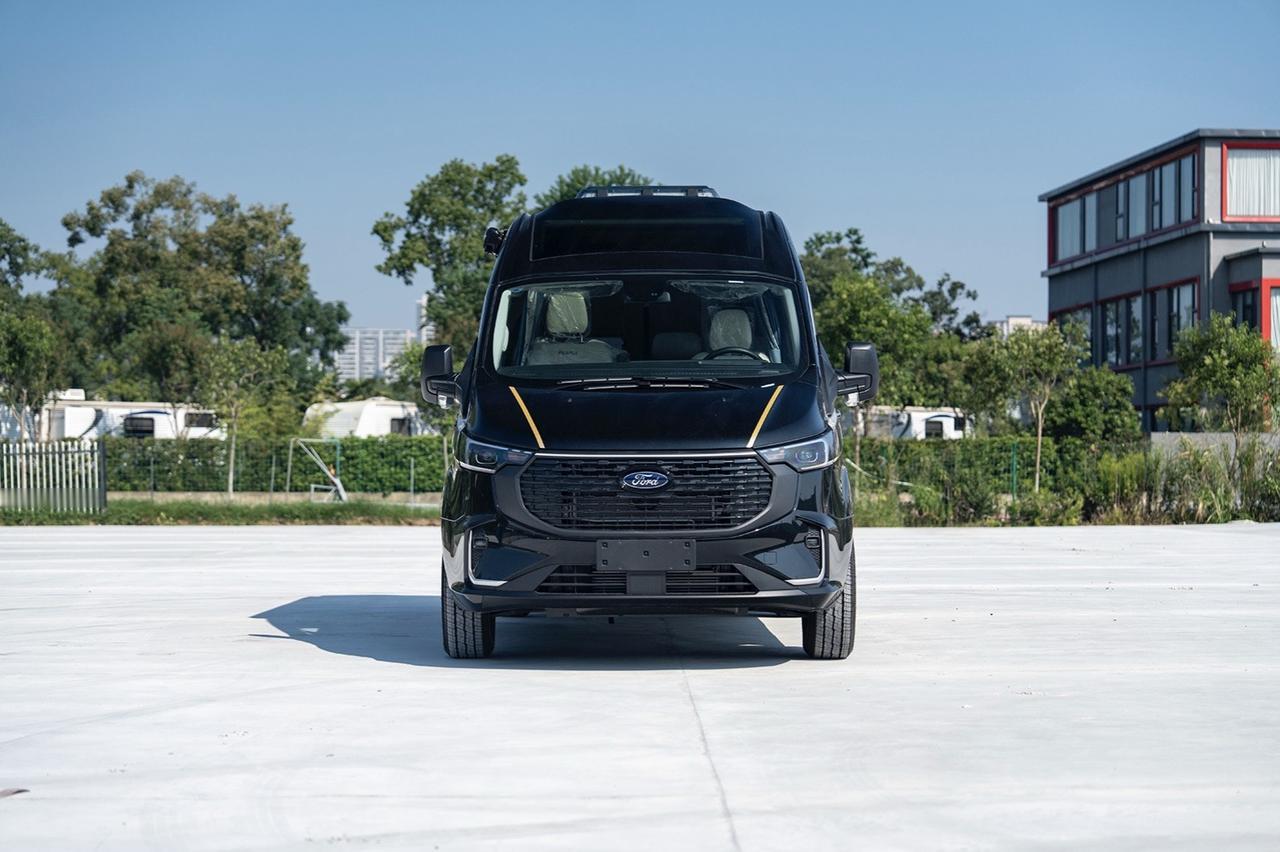 出行方式有很多种
房车出行给您不同的感受
打破常规，说走就走，说停就停
瑞弗R5