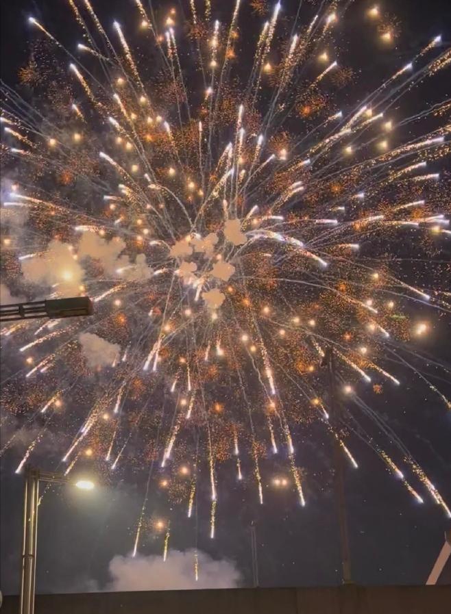 今晚某中部城市炮声隆隆，硝烟弥漫，火力强度快赶上一场局部战争，这就是元宵烟花去库