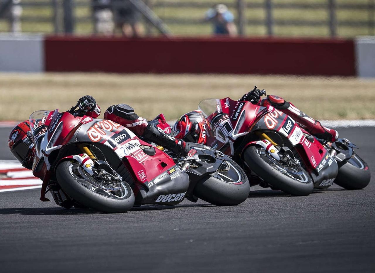 WSBK法国站，Ducati的优势不只是发动机。
🔥 很多人一看到Ducati