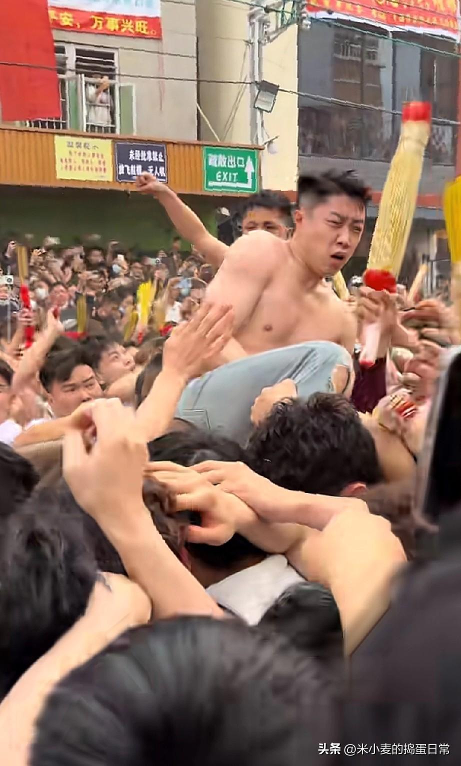 拖神林铭钊，被挨打了58拳!
我在人群里被挤成了“牛肉饼”！
 
汕头盐灶拖神现