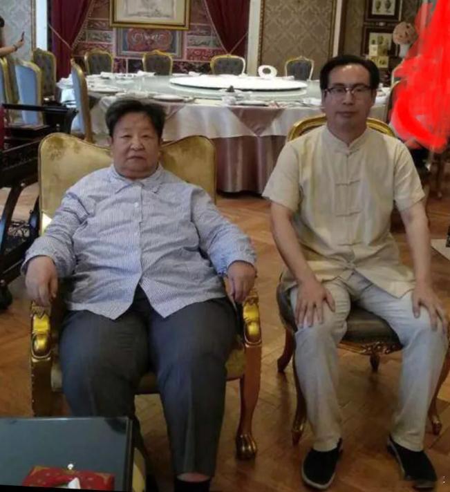 共产主义道路是人民的选择文|孙玉良每年的9月9日，在伟大领袖毛主席逝世纪念日，我