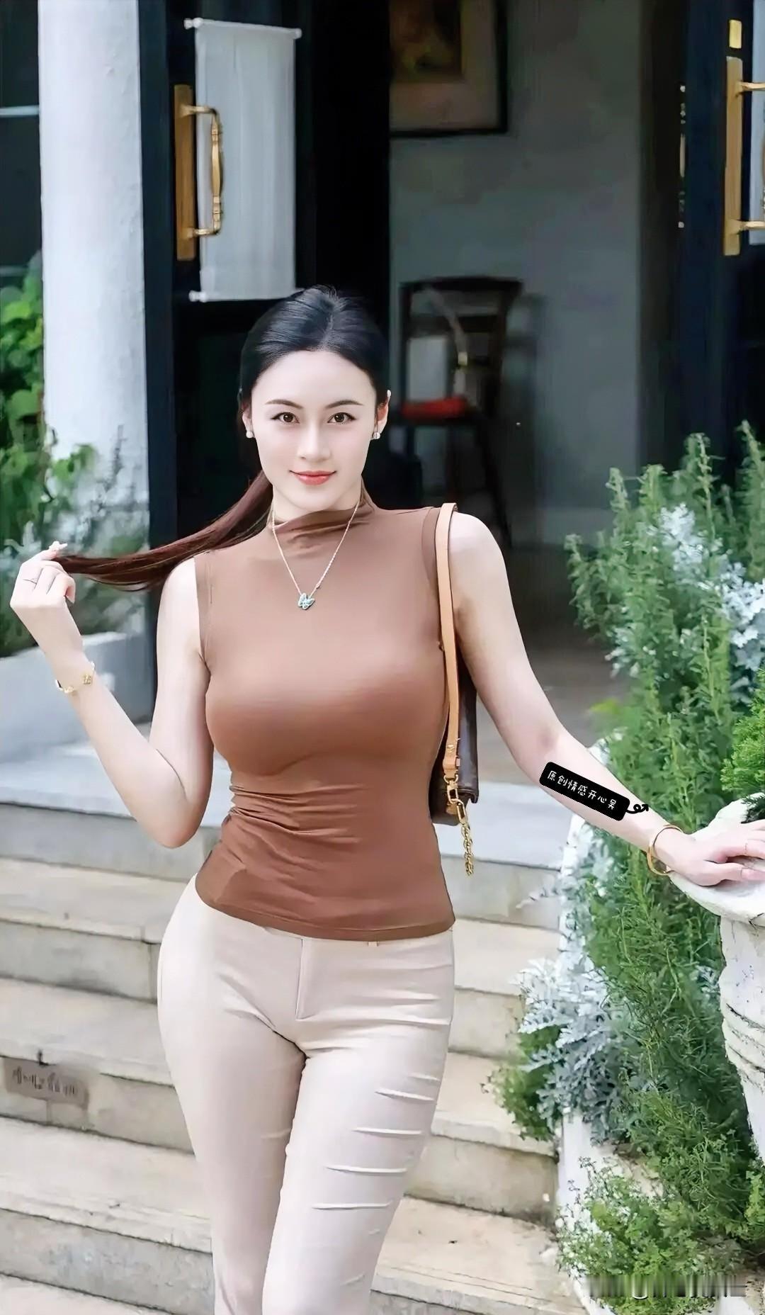 海棠乱对配梨花，月老醉酒眼昏花，莫愿人间天不公，只怪囊中底色空。

乡下，小姨又
