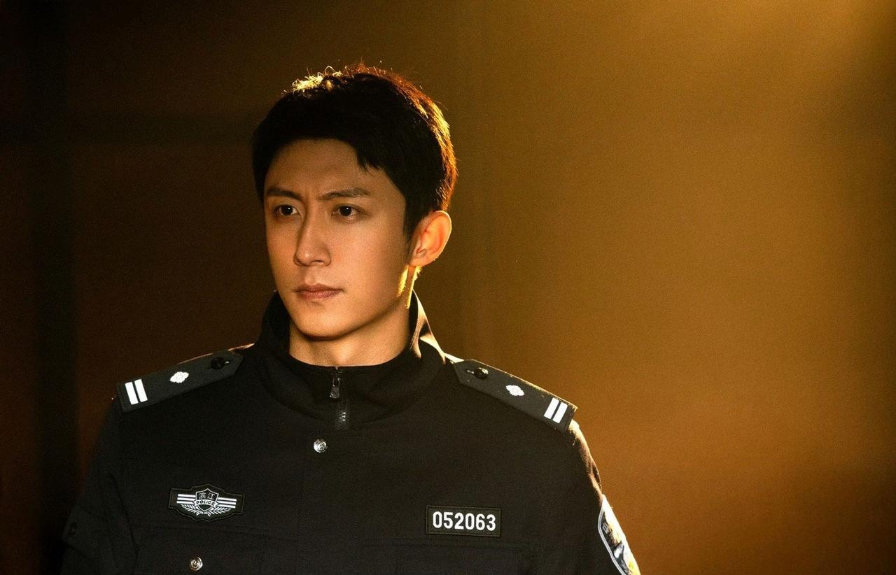 @Johnny黄景瑜 新剧《罚罪2》已上线，0预热0预告空降即掀起追剧热潮，从《