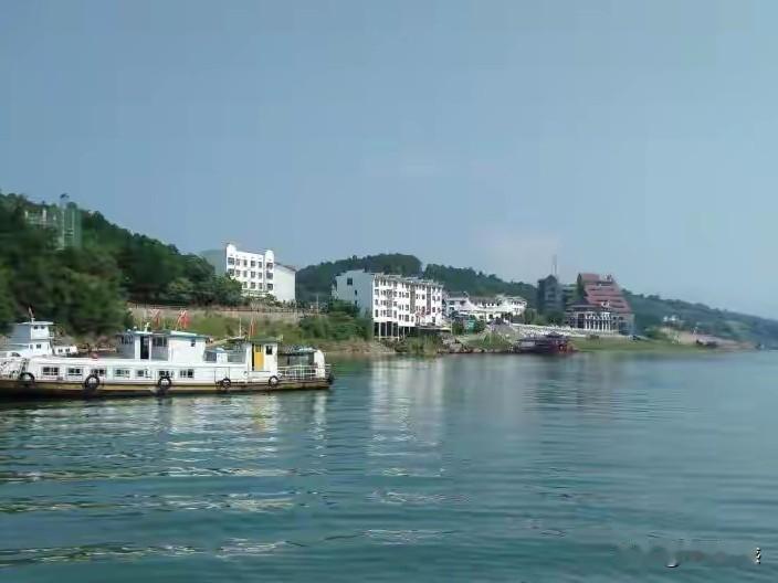 看到“古有快马送信”这个上联，瞬间就被带入了那古道扬尘、信使奔波的场景。这上联意