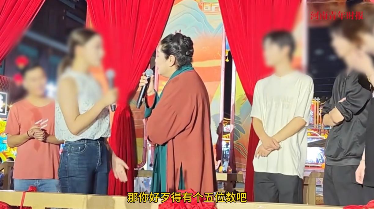 解释不清了！”9月6日，浙江湖州，一22岁女孩上台相亲，结果上来就问男方手上有多