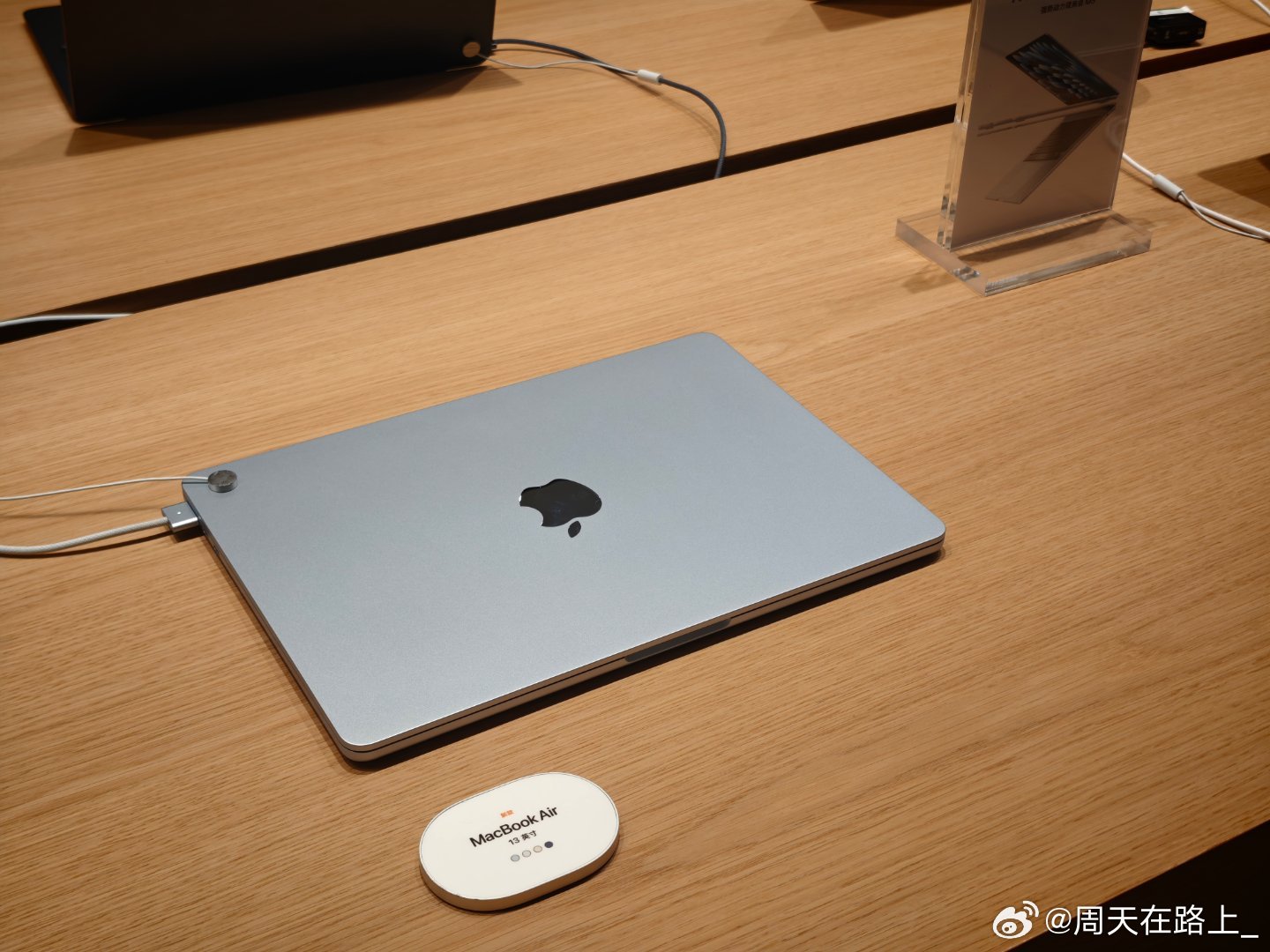 无锡恒隆苹果直营你这个灯显色是不是有点小问题我看半天都没看出来这是阳极冰蓝还是给