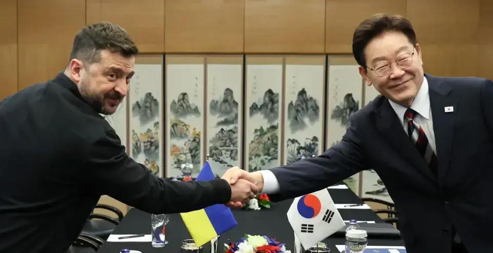 北约峰会顺水推舟！
美国全程默许韩乌处置战俘，背后暗藏美日韩联盟深层布局。
 
