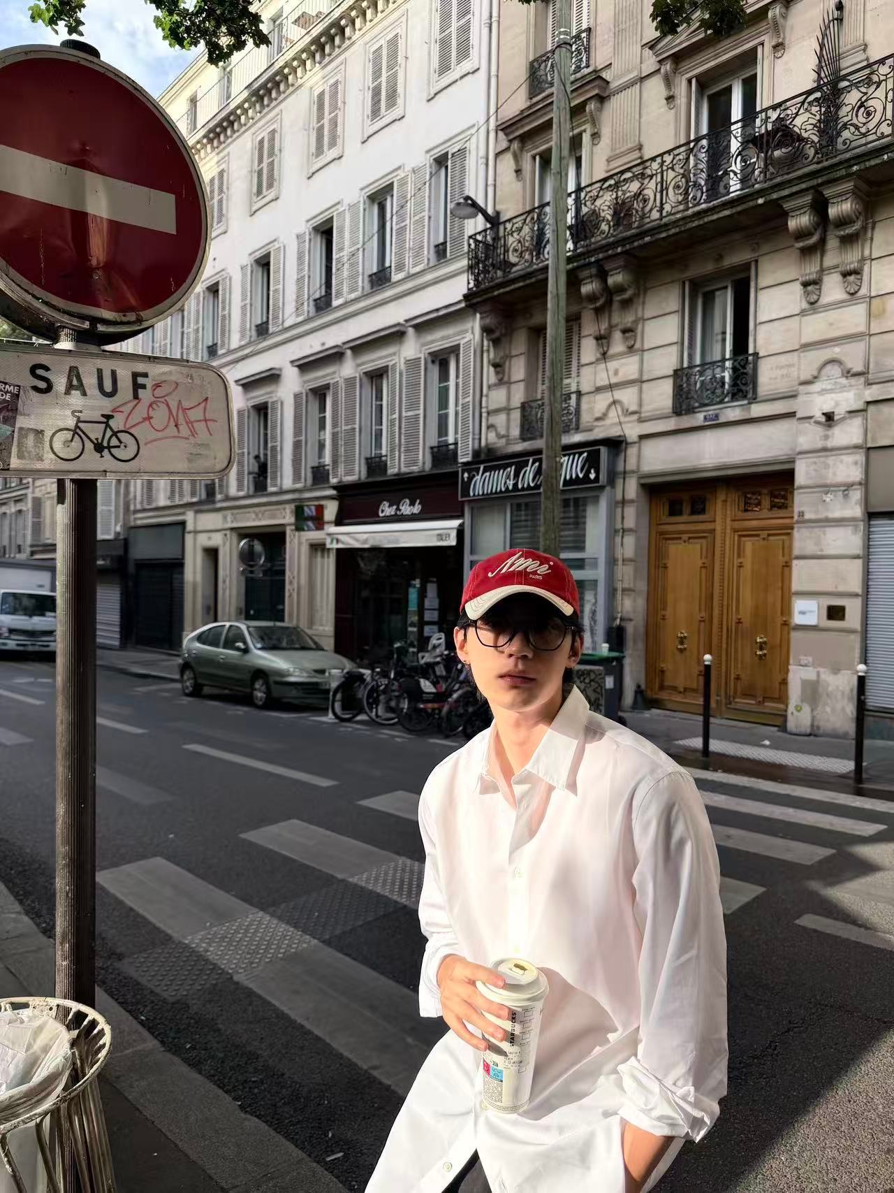 周翊然翘楚 zyr 周翊然谢燕来向阳而行不惧前路，每一次坚持都能收获满满的温柔与