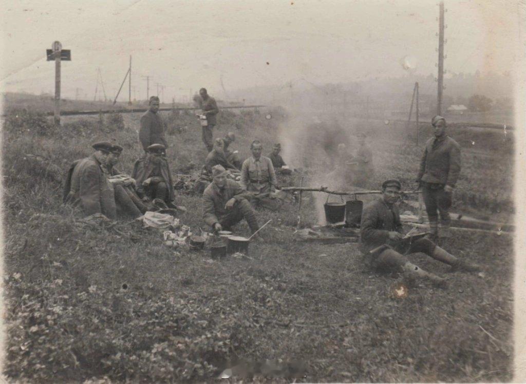 铁道部队第43旅第101铁路抢修营的战士们在休息，1943年 ​​​
