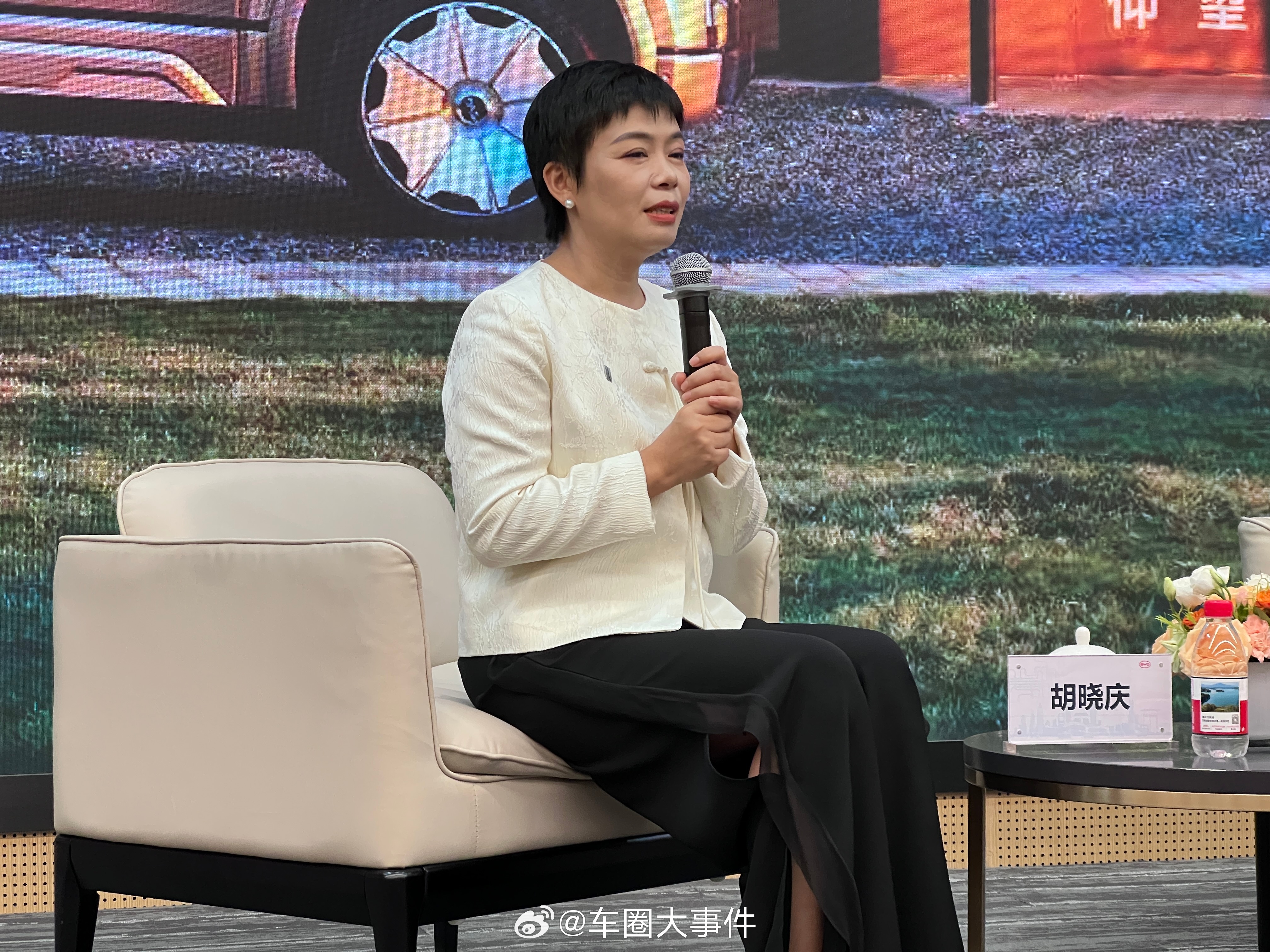仰望高管称品牌代言人难找 在仰望U8L鼎世版上市后，对于新车面对的客户圈层以及品