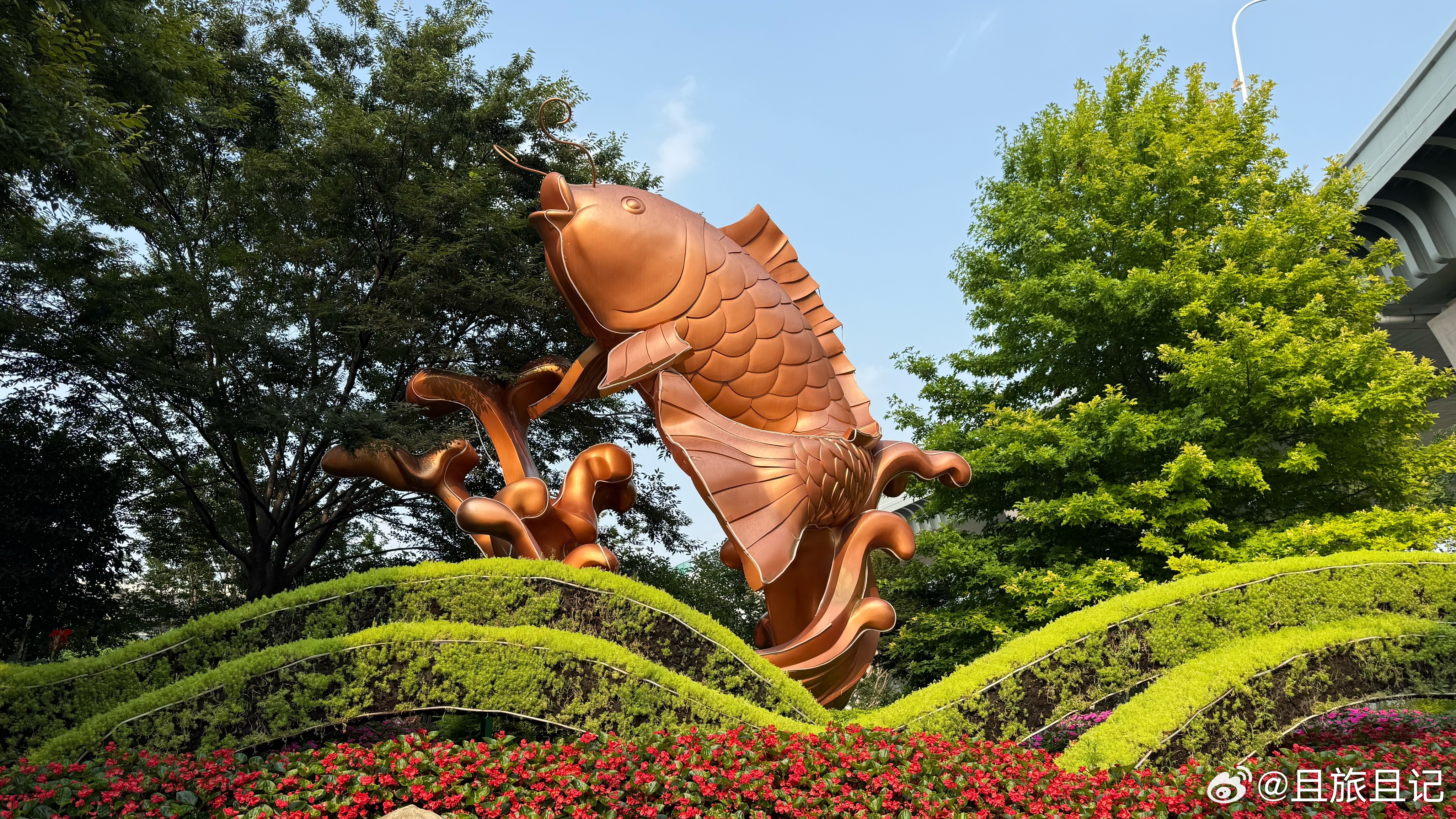 上海国家会展中心附近，鲤鱼跳龙门，见者有福。 上海·国家会展中心(上海)