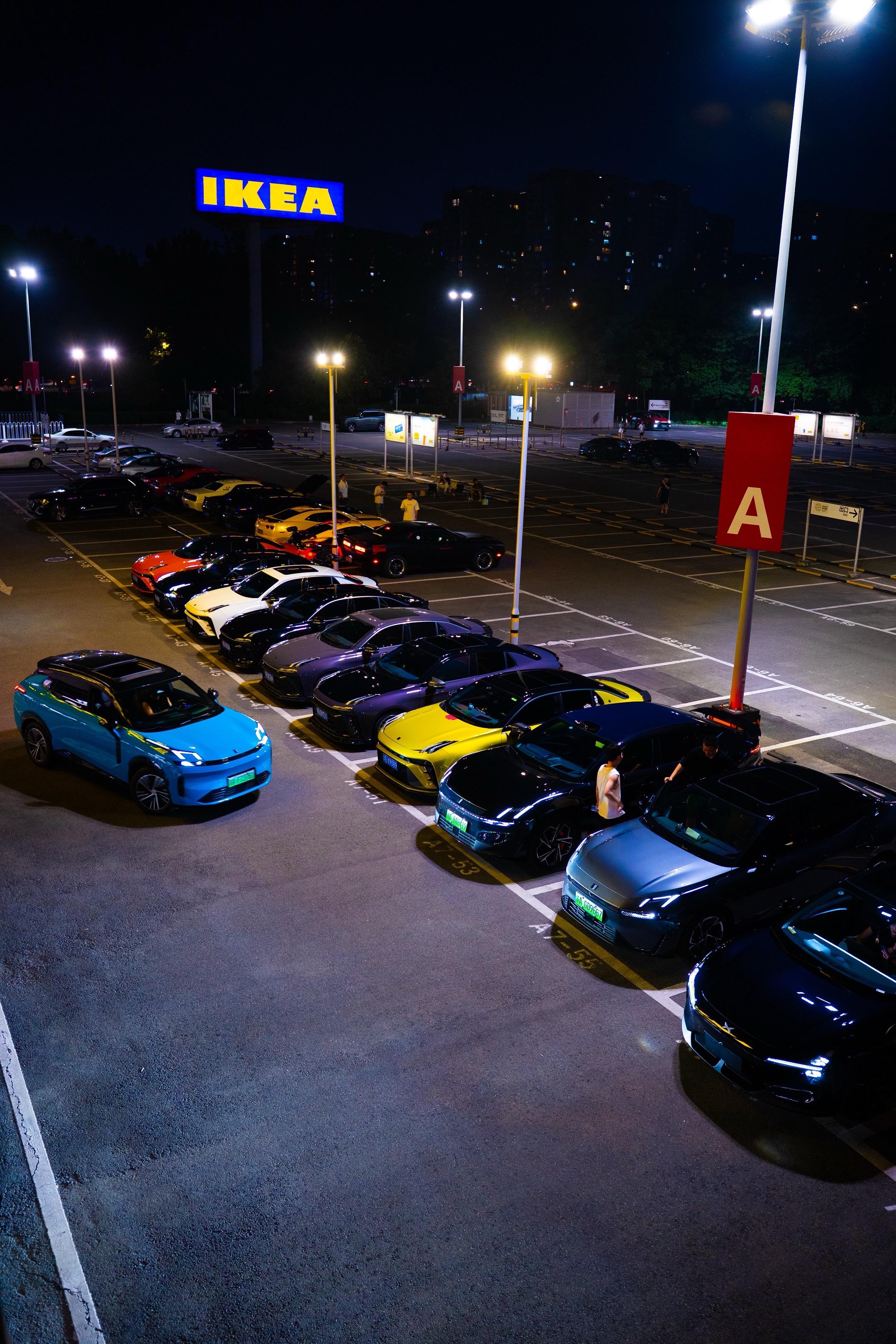 审美无标准，但希望我们品味如一。一个人玩儿的是单车，一群人玩儿的是氛围