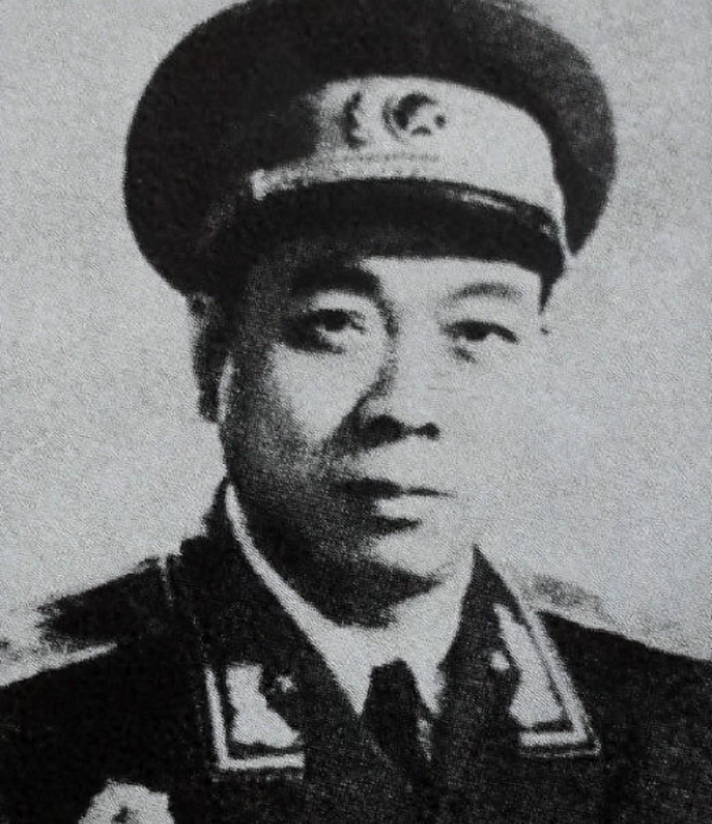 1979年前线总指挥吴忠被免职，许世友坚持表示：南方集团军指挥权仍由你掌握！
1