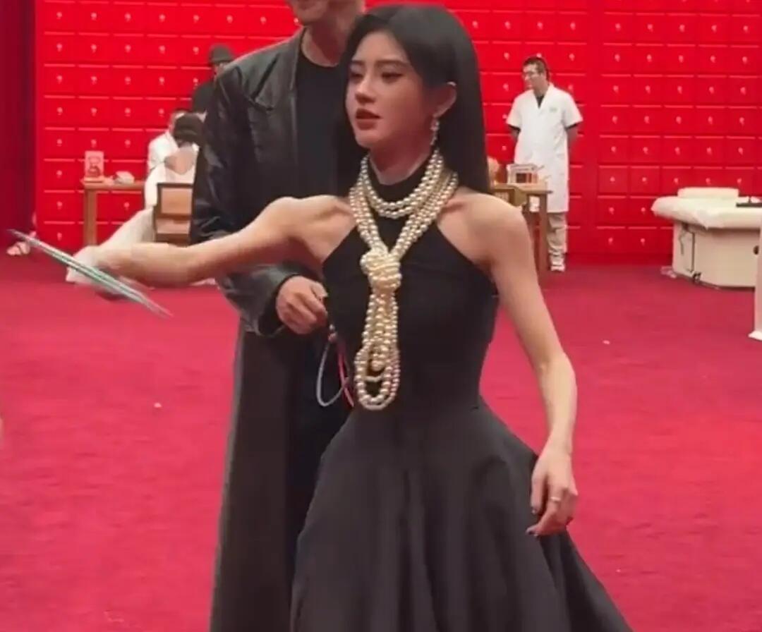 女明星有多努力男的真比不了 