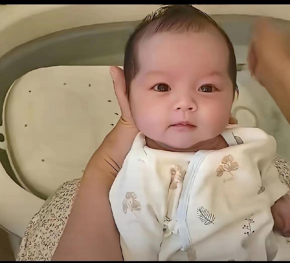 汪小菲的三胎儿子大名到底姓汪还是姓马？这个谁也不知道，只能等汪小菲官宣了！