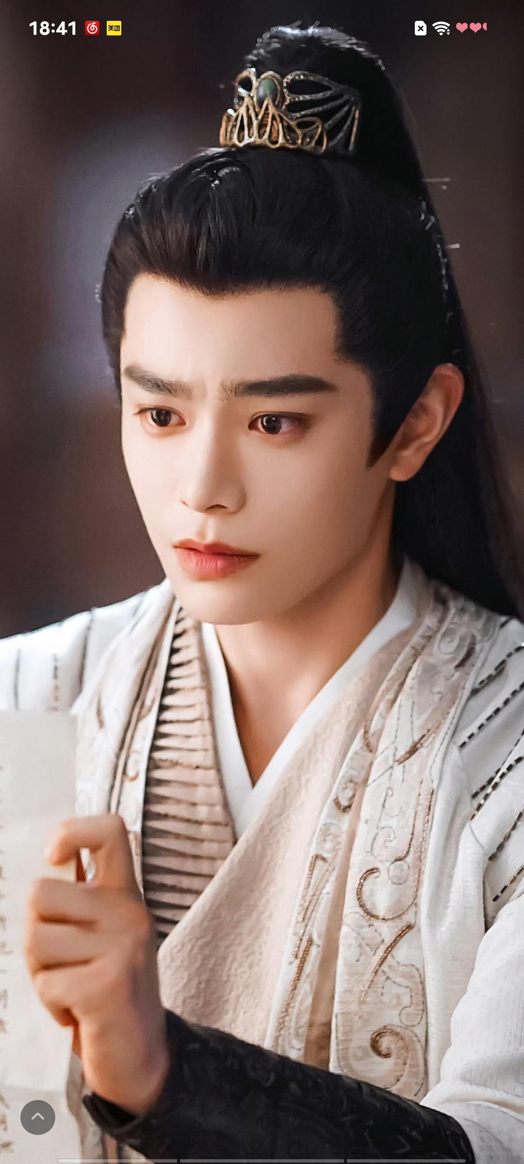 我很喜欢卫韫这个角色，少年的炙热天真，历经成长的磨难，以及慢慢在成长中...