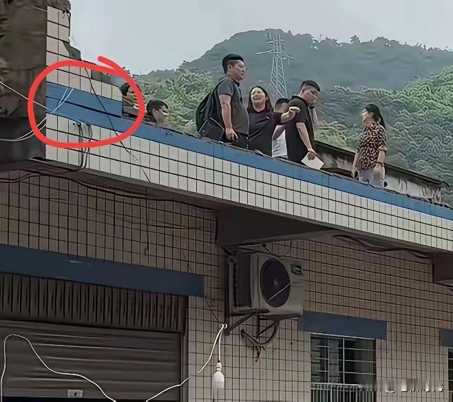 四川升学宴一家一死两伤！死者家属称32岁堂妹不幸遇难，留下3个幼子，两个儿子受伤