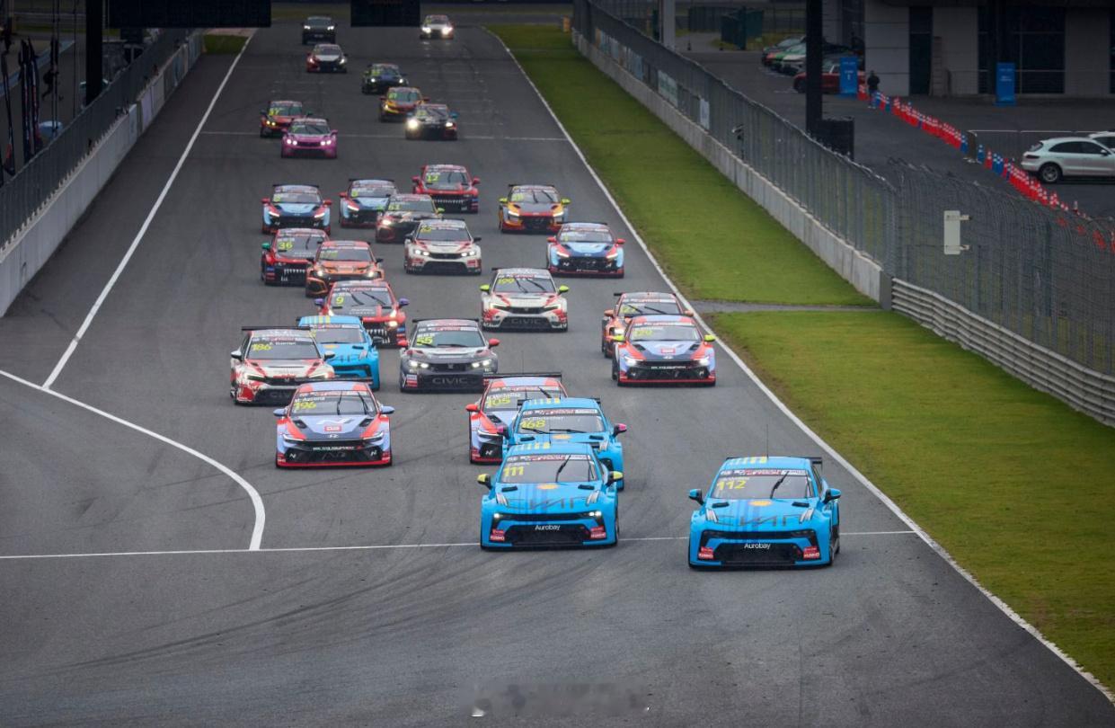 领克汽车将于12月6日发布全球首台中国品牌量产TCR赛车——领克03+TCR。该