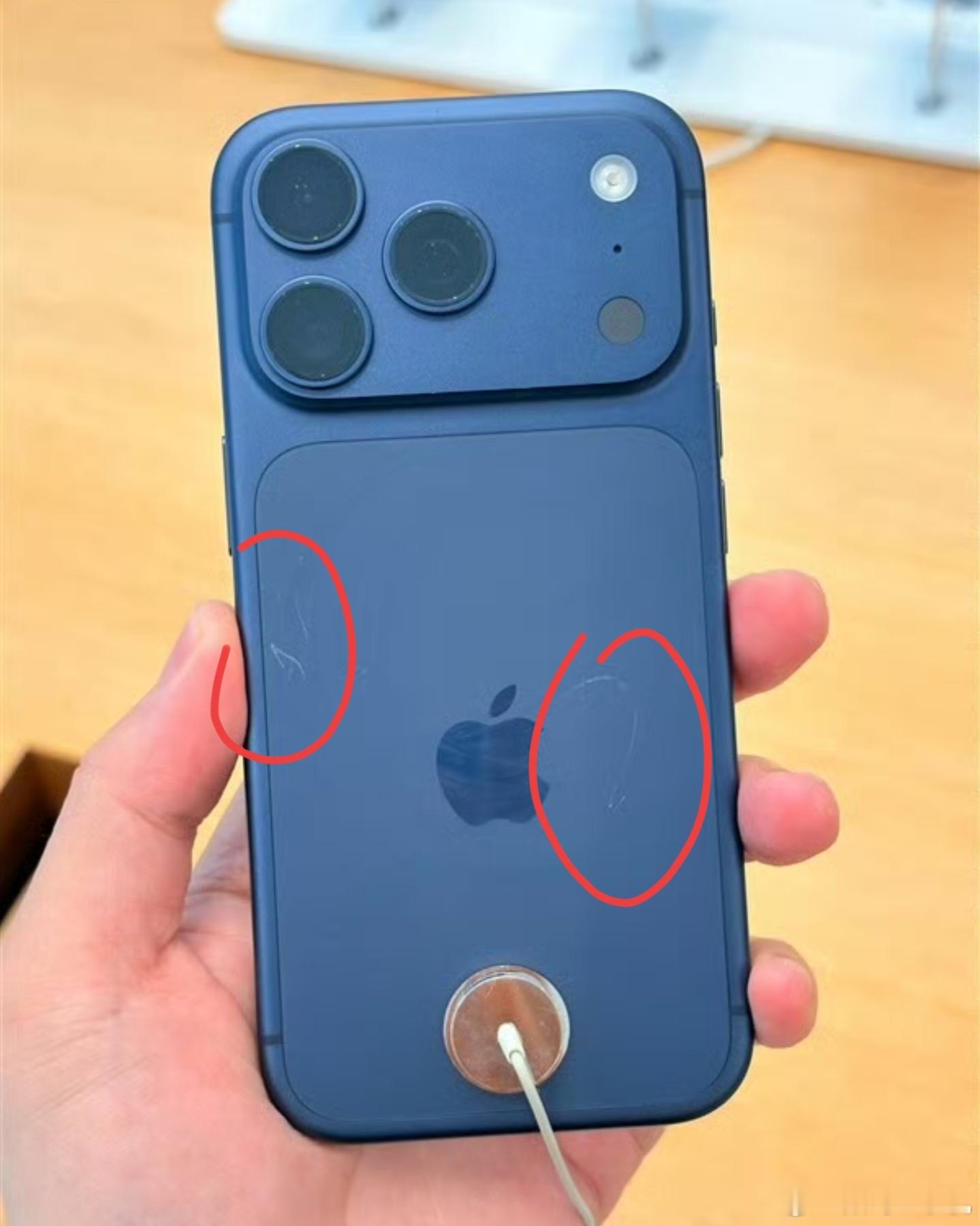 iPhone17实体上手据说展示机都被你们摸花了哈哈哈，其实甄姬上手感觉还是不错