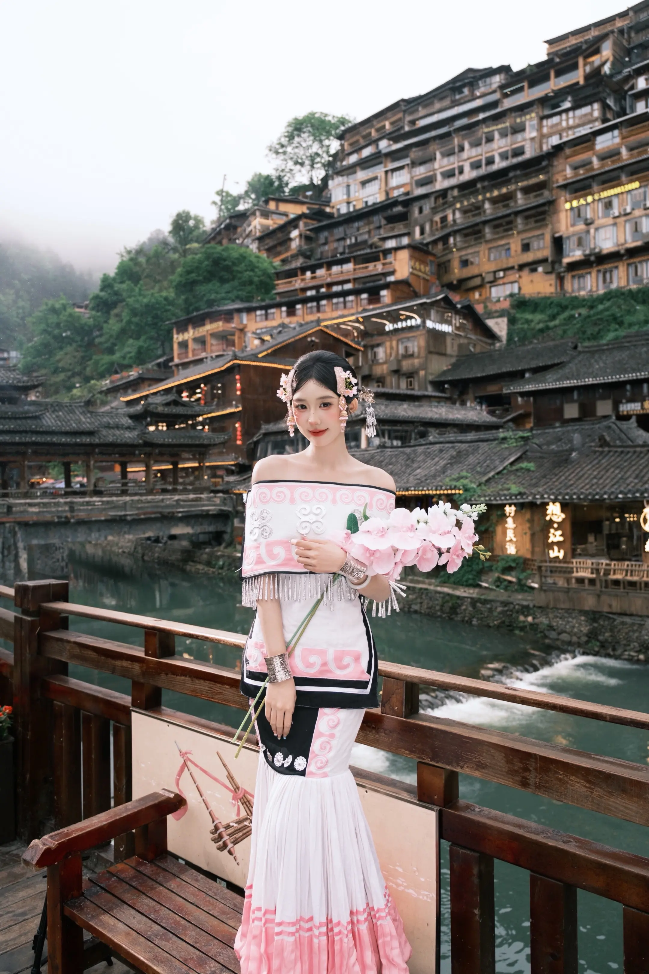 不做凡间客，来当苗寨的甜辣小公主！