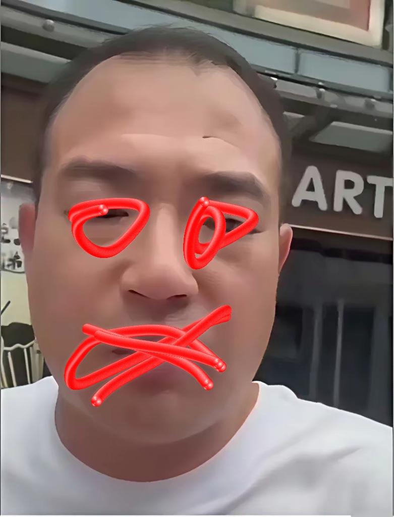 实在令人不齿！青岛一身强体壮中年男子，竟然对一青年女子进行骚扰、辱骂达六七分钟，
