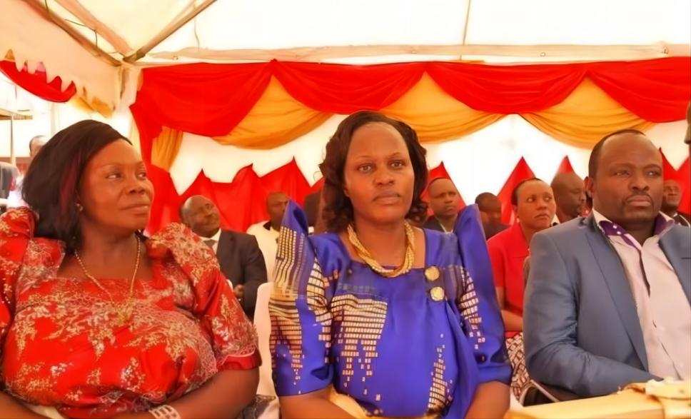 2023年7月，乌干达医学检测站，大量男性突然带着子女，跑来做亲子鉴定。没想到，