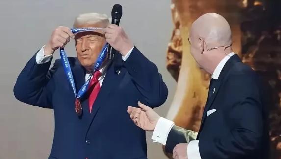 国际足联主席彻底尴尬！距离新一届世界杯开幕仅剩两天，全世界球迷的目光都聚焦在赛场