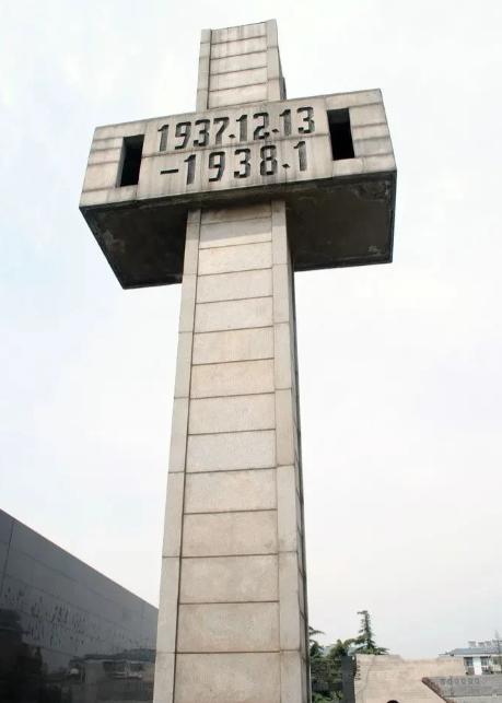 1937 年 12 月，侵华日军攻陷南京，制造了惨绝人寰的大屠杀。战后，远东国际