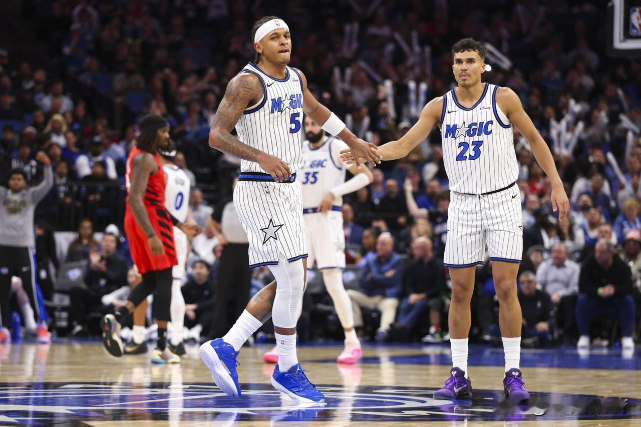 是班凯罗耽误了魔术？
本赛季，班凯罗场均21.7分8.7篮板4.1助攻，三分命中