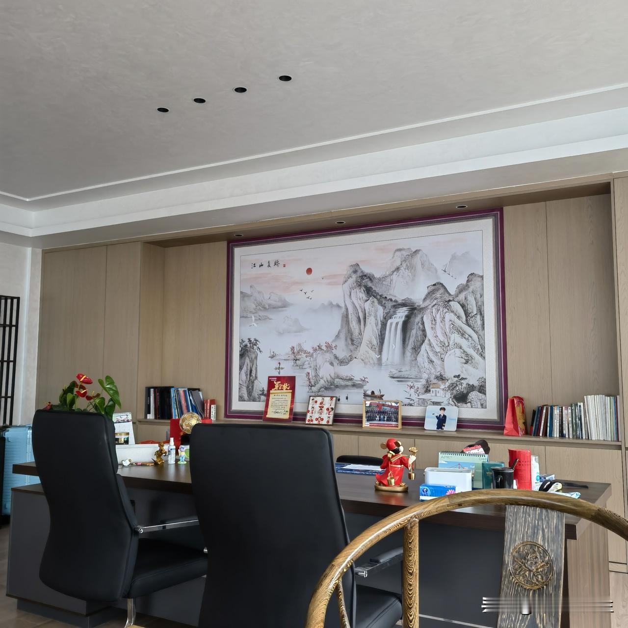 做生意的人都听过一句老话：船小好调头。放在三十年前，大家都拼了命想把生意做大，觉