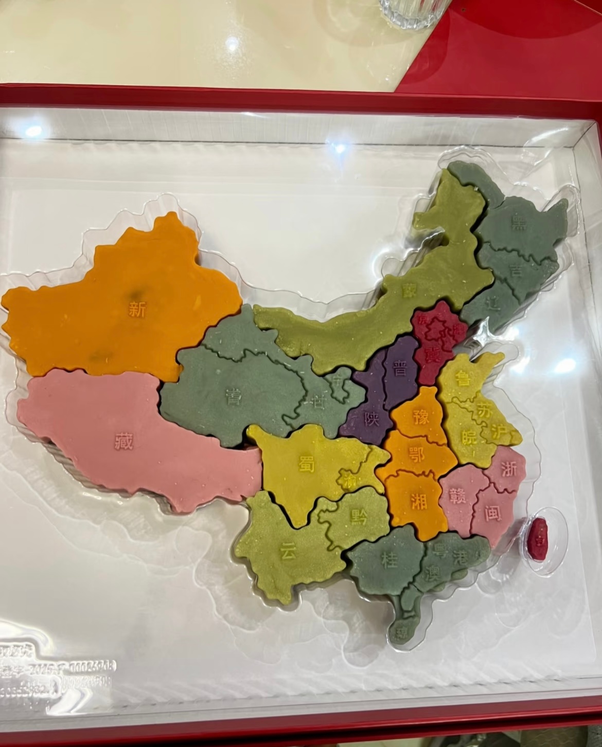 中秋月饼黄金 现在的月饼都这么卷了吗？想尝尝藤椒牛肉的，但如果只能选一个，想选最
