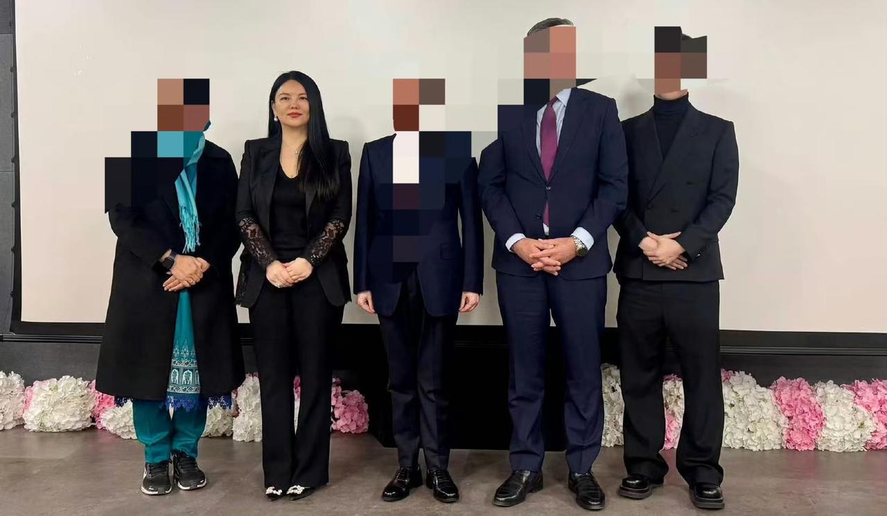 贵妇李湘在国内社交平台上所有的账号被禁止关注了。

网友们也是众说纷纭，但也只是