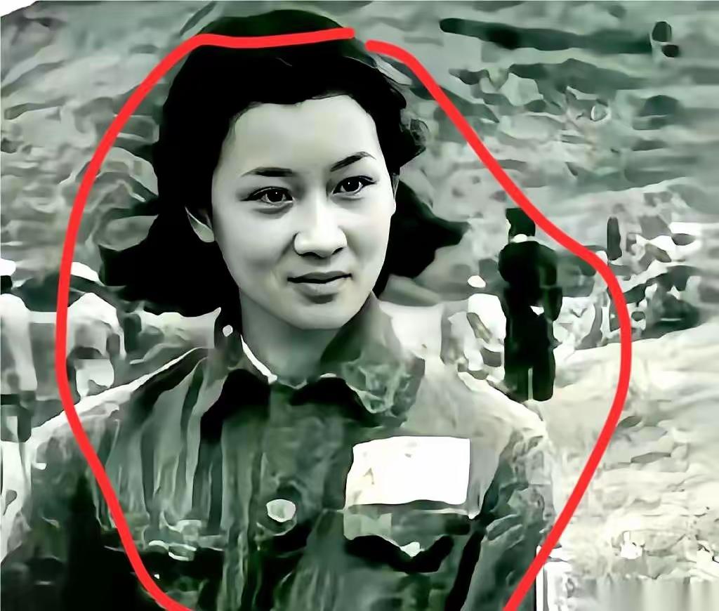 黄富群这个名字，很多人可能不熟。
她被捕时，敌人没急着审，而是先把她丈夫沈邦翰也