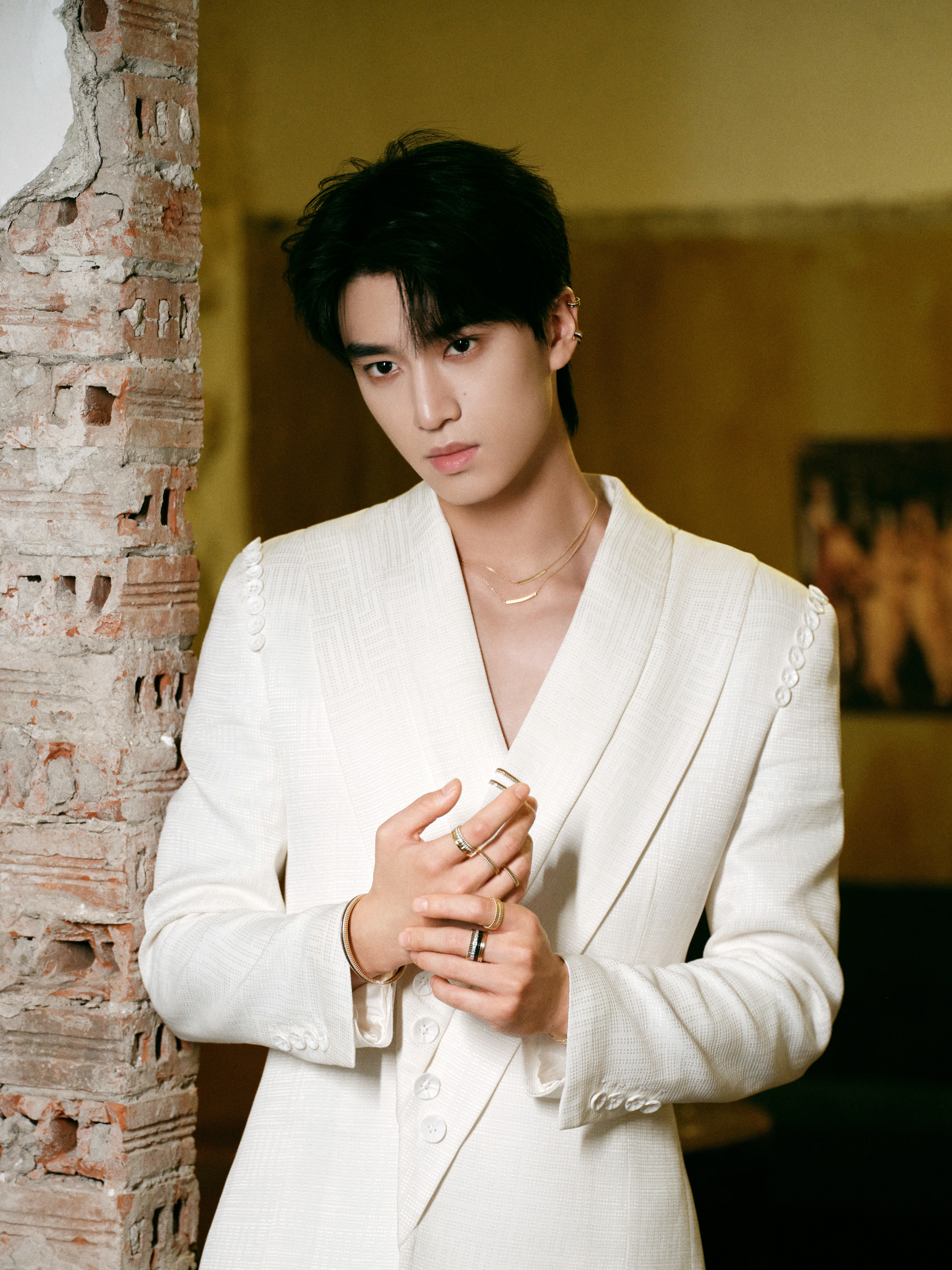 张康乐 × BOUCHERON今日武汉线下活动，身穿 Grace Chen 白色