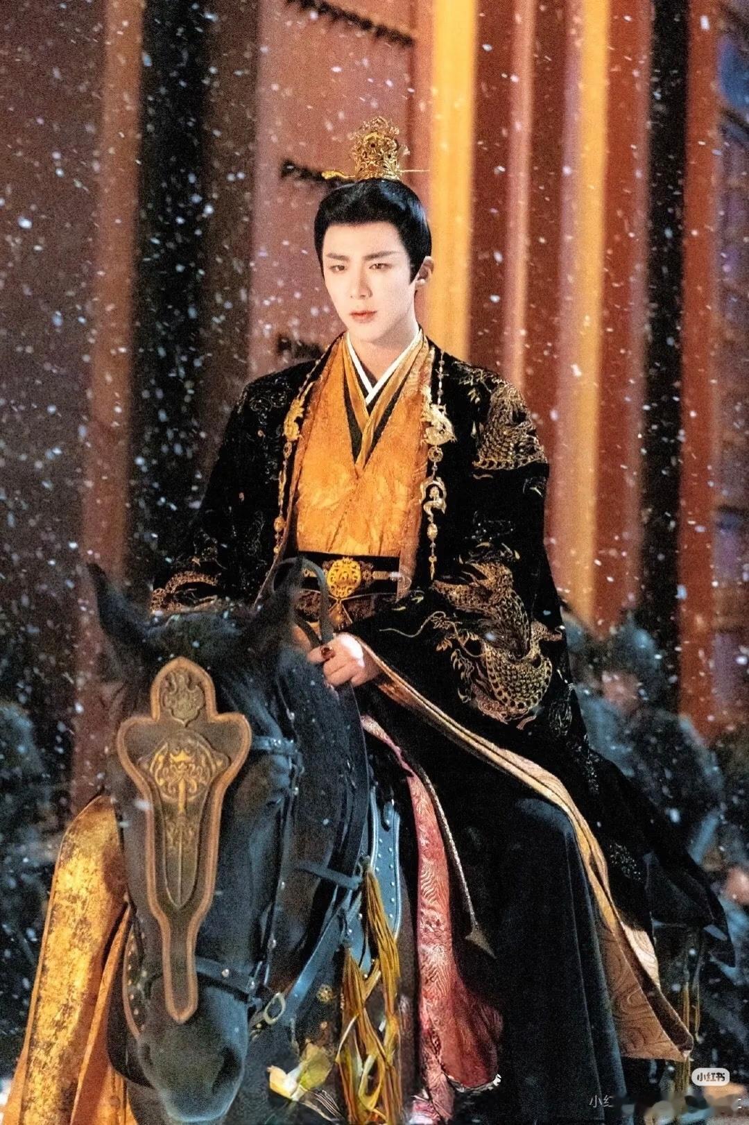 刘宇宁在国内也不是网红那是很多年前的老黄历了，他去年就彻底是双栖双顶了，人气、实